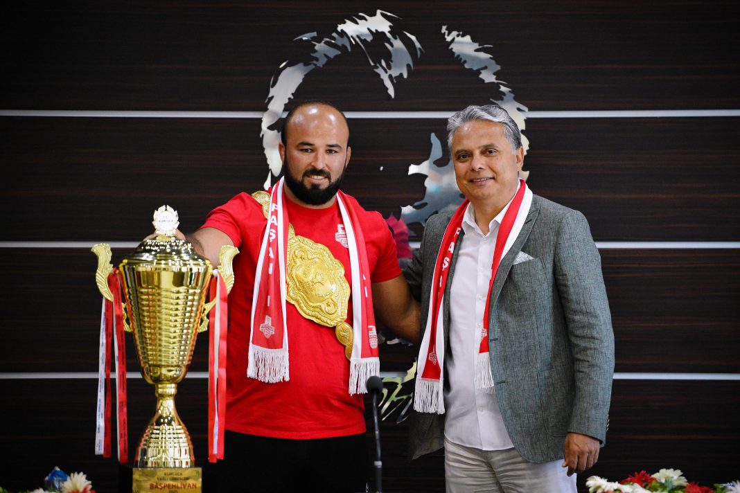 AW344853 01 OKULU, ALTIN KEMERİN SAHİBİ OLDU